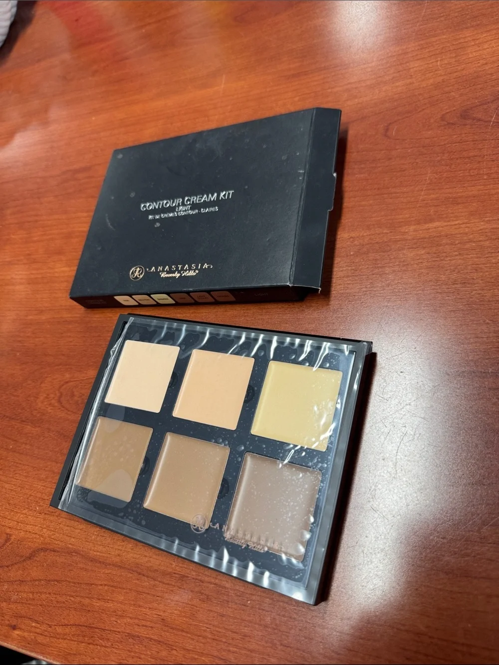 Anastasia Beverly Hills contour cream kit light